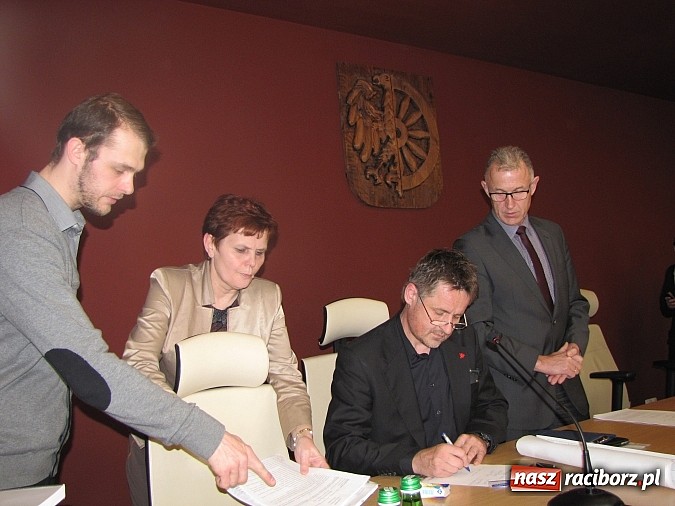 Zdjęcie w galerii na portalu naszraciborz.pl: Nie macie aktualnych map! Burzliwa dyskusja w sprawie drogi Racibórz-Pszczyna  wiadomości z regionu