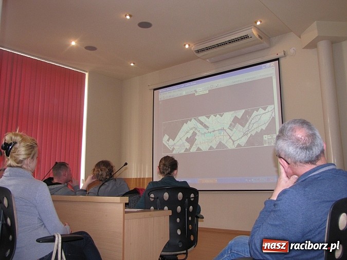 Zdjęcie w galerii na portalu naszraciborz.pl: Nie macie aktualnych map! Burzliwa dyskusja w sprawie drogi Racibórz-Pszczyna  wiadomości z regionu