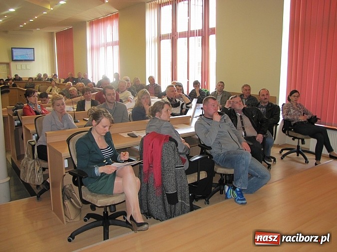 Zdjęcie w galerii na portalu naszraciborz.pl: Nie macie aktualnych map! Burzliwa dyskusja w sprawie drogi Racibórz-Pszczyna  wiadomości z regionu