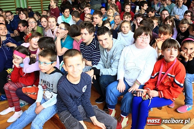 Zdjęcie w galerii na portalu naszraciborz.pl: Boisko przy ZSS oficjalnie otwarte! wiadomości z regionu