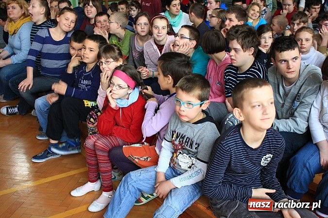 Zdjęcie w galerii na portalu naszraciborz.pl: Boisko przy ZSS oficjalnie otwarte! wiadomości z regionu