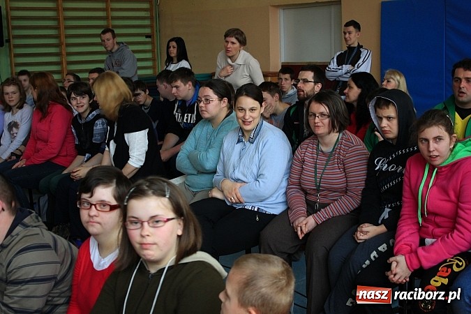 Zdjęcie w galerii na portalu naszraciborz.pl: Boisko przy ZSS oficjalnie otwarte! wiadomości z regionu