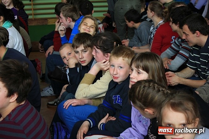 Zdjęcie w galerii na portalu naszraciborz.pl: Boisko przy ZSS oficjalnie otwarte! wiadomości z regionu