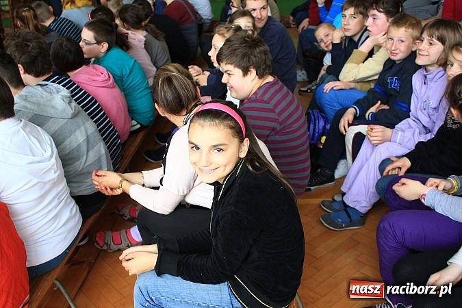 Zdjęcie w galerii na portalu naszraciborz.pl: Boisko przy ZSS oficjalnie otwarte! wiadomości z regionu