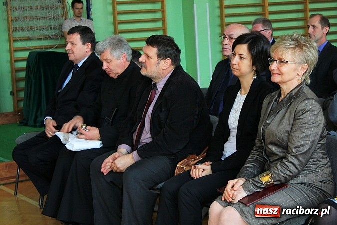 Zdjęcie w galerii na portalu naszraciborz.pl: Boisko przy ZSS oficjalnie otwarte! wiadomości z regionu