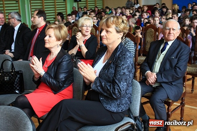 Zdjęcie w galerii na portalu naszraciborz.pl: Boisko przy ZSS oficjalnie otwarte! wiadomości z regionu