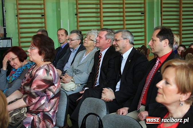 Zdjęcie w galerii na portalu naszraciborz.pl: Boisko przy ZSS oficjalnie otwarte! wiadomości z regionu