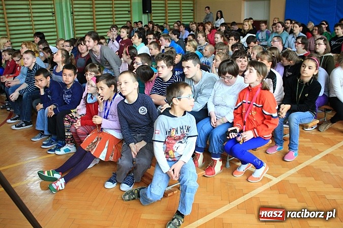 Zdjęcie w galerii na portalu naszraciborz.pl: Boisko przy ZSS oficjalnie otwarte! wiadomości z regionu