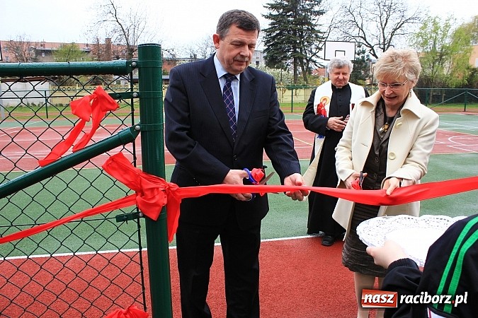 Zdjęcie w galerii na portalu naszraciborz.pl: Boisko przy ZSS oficjalnie otwarte! wiadomości z regionu