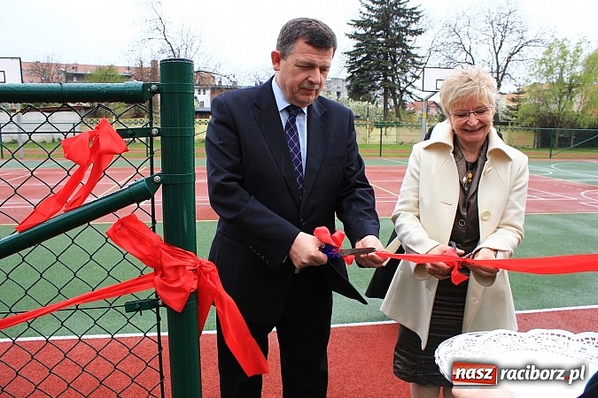 Zdjęcie w galerii na portalu naszraciborz.pl: Boisko przy ZSS oficjalnie otwarte! wiadomości z regionu