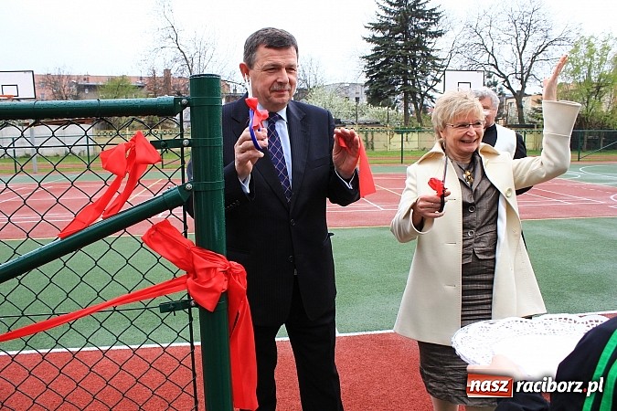 Zdjęcie w galerii na portalu naszraciborz.pl: Boisko przy ZSS oficjalnie otwarte! wiadomości z regionu