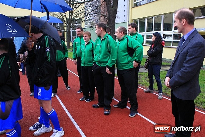 Zdjęcie w galerii na portalu naszraciborz.pl: Boisko przy ZSS oficjalnie otwarte! wiadomości z regionu