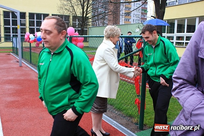 Zdjęcie w galerii na portalu naszraciborz.pl: Boisko przy ZSS oficjalnie otwarte! wiadomości z regionu