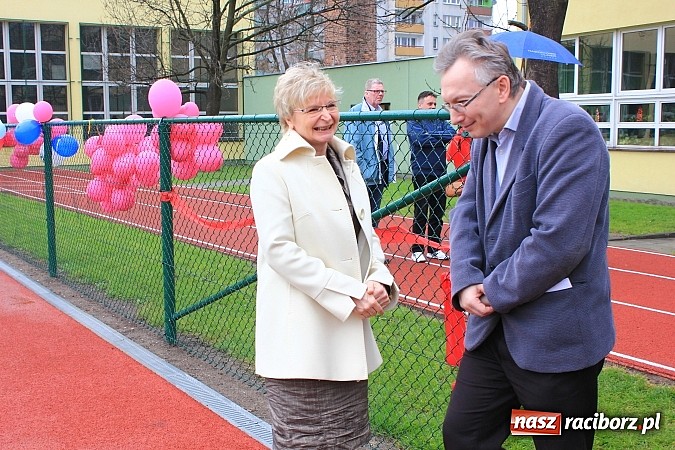 Zdjęcie w galerii na portalu naszraciborz.pl: Boisko przy ZSS oficjalnie otwarte! wiadomości z regionu