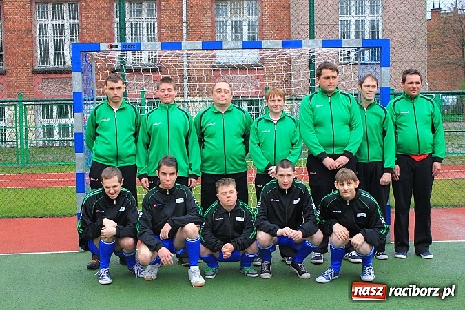 Zdjęcie w galerii na portalu naszraciborz.pl: Boisko przy ZSS oficjalnie otwarte! wiadomości z regionu