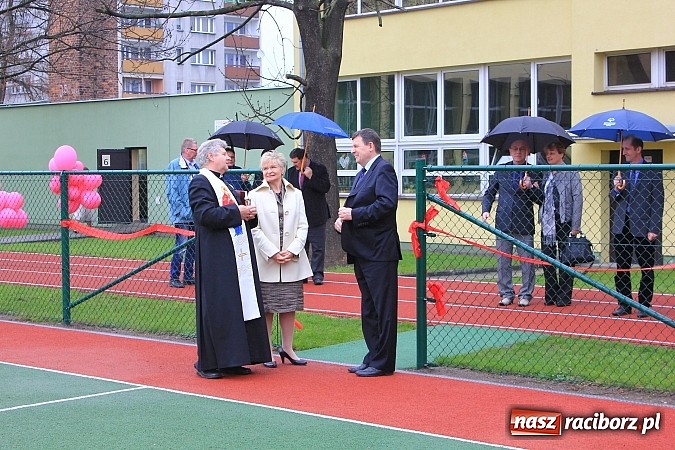 Zdjęcie w galerii na portalu naszraciborz.pl: Boisko przy ZSS oficjalnie otwarte! wiadomości z regionu