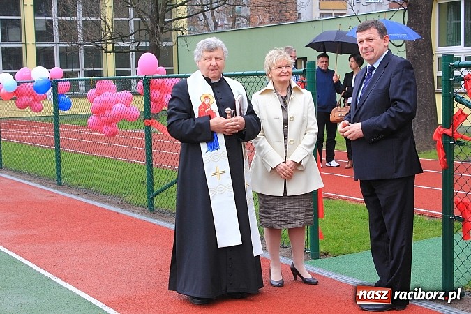 Zdjęcie w galerii na portalu naszraciborz.pl: Boisko przy ZSS oficjalnie otwarte! wiadomości z regionu