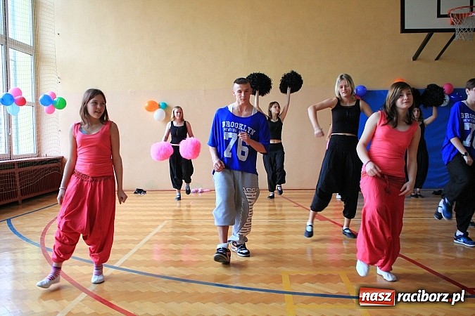 Zdjęcie w galerii na portalu naszraciborz.pl: Boisko przy ZSS oficjalnie otwarte! wiadomości z regionu