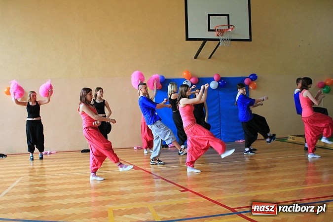 Zdjęcie w galerii na portalu naszraciborz.pl: Boisko przy ZSS oficjalnie otwarte! wiadomości z regionu