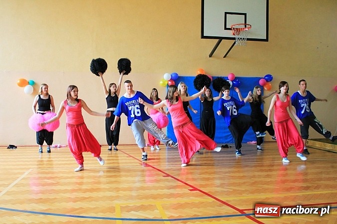Zdjęcie w galerii na portalu naszraciborz.pl: Boisko przy ZSS oficjalnie otwarte! wiadomości z regionu