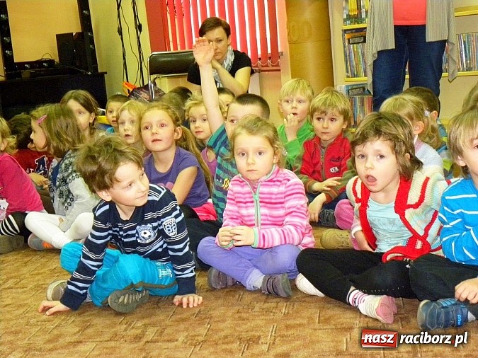 Zdjęcie w galerii na portalu naszraciborz.pl: Markowickie maluchy w świecie zwierząt wiadomości z regionu