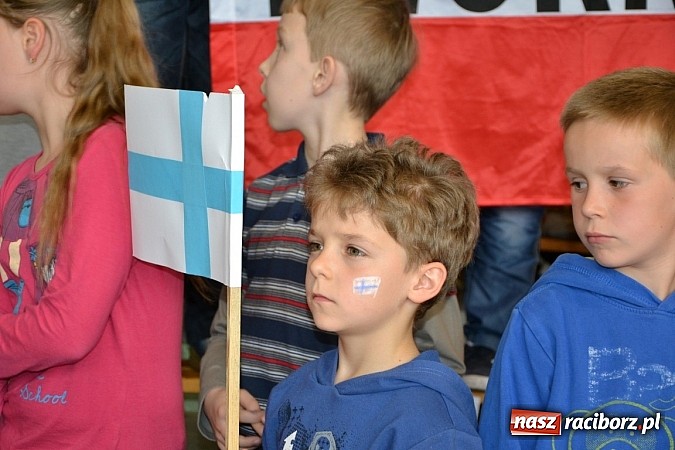 Zdjęcie w galerii na portalu naszraciborz.pl: Turniej unihokeja zwieńczył w Tworkowie spotkanie w ramach Comeniusa wiadomości z regionu