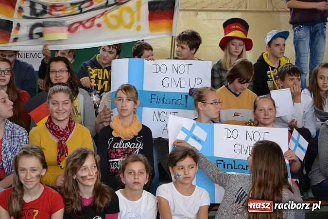 Zdjęcie w galerii na portalu naszraciborz.pl: Turniej unihokeja zwieńczył w Tworkowie spotkanie w ramach Comeniusa wiadomości z regionu