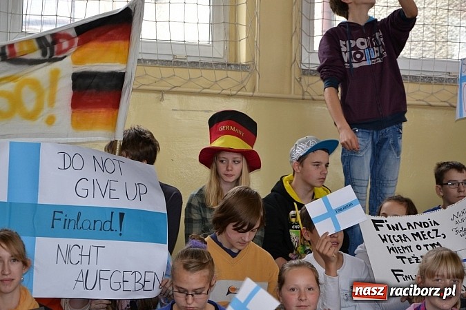 Zdjęcie w galerii na portalu naszraciborz.pl: Turniej unihokeja zwieńczył w Tworkowie spotkanie w ramach Comeniusa wiadomości z regionu