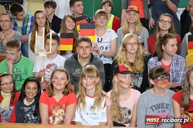 Zdjęcie w galerii na portalu naszraciborz.pl: Turniej unihokeja zwieńczył w Tworkowie spotkanie w ramach Comeniusa wiadomości z regionu