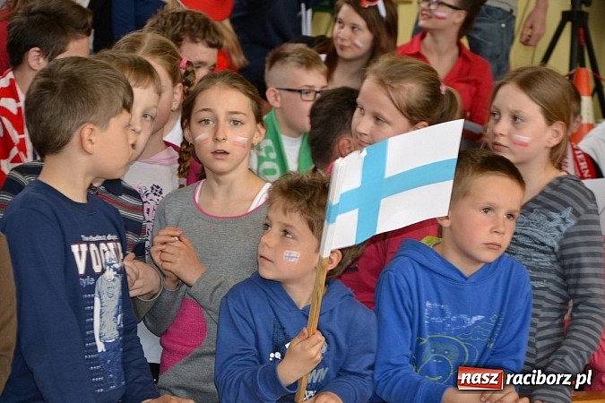 Zdjęcie w galerii na portalu naszraciborz.pl: Turniej unihokeja zwieńczył w Tworkowie spotkanie w ramach Comeniusa wiadomości z regionu