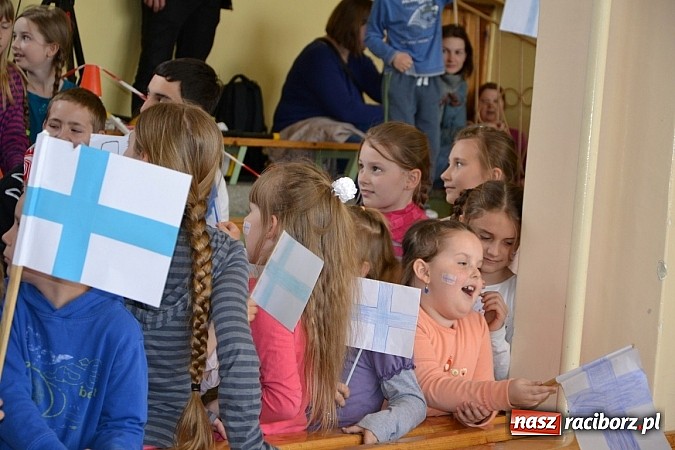 Zdjęcie w galerii na portalu naszraciborz.pl: Turniej unihokeja zwieńczył w Tworkowie spotkanie w ramach Comeniusa wiadomości z regionu