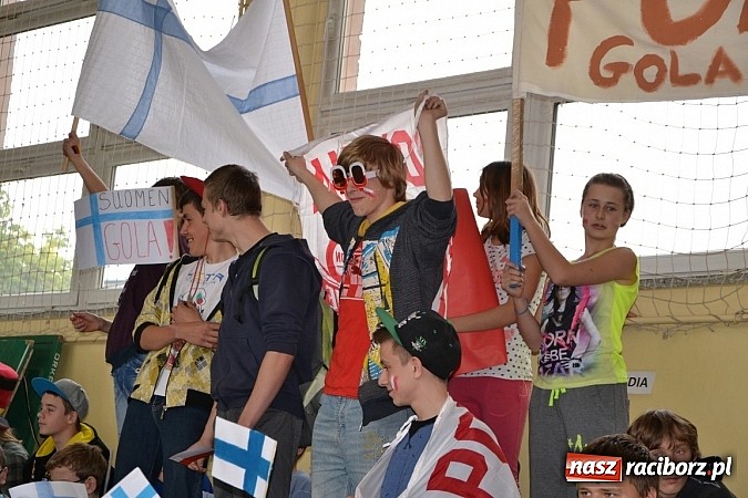 Zdjęcie w galerii na portalu naszraciborz.pl: Turniej unihokeja zwieńczył w Tworkowie spotkanie w ramach Comeniusa wiadomości z regionu