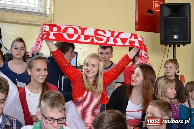 Zdjęcie w galerii na portalu naszraciborz.pl: Turniej unihokeja zwieńczył w Tworkowie spotkanie w ramach Comeniusa wiadomości z regionu