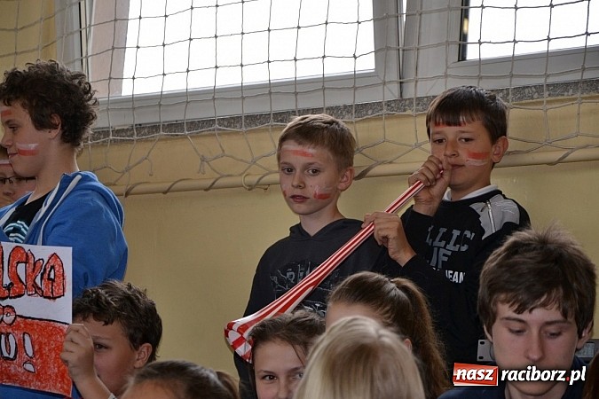 Zdjęcie w galerii na portalu naszraciborz.pl: Turniej unihokeja zwieńczył w Tworkowie spotkanie w ramach Comeniusa wiadomości z regionu
