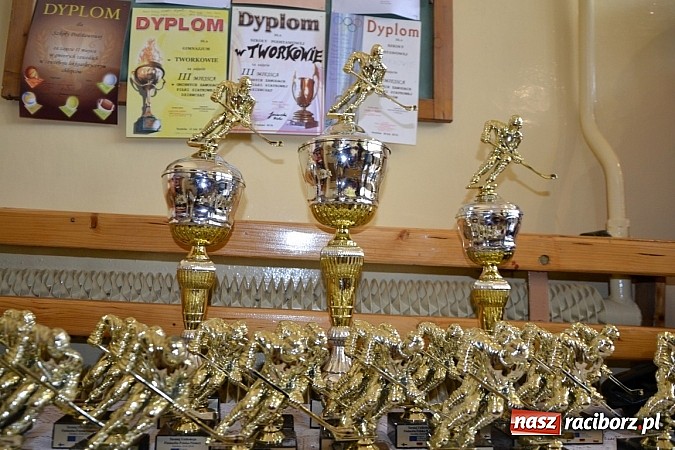 Zdjęcie w galerii na portalu naszraciborz.pl: Turniej unihokeja zwieńczył w Tworkowie spotkanie w ramach Comeniusa wiadomości z regionu