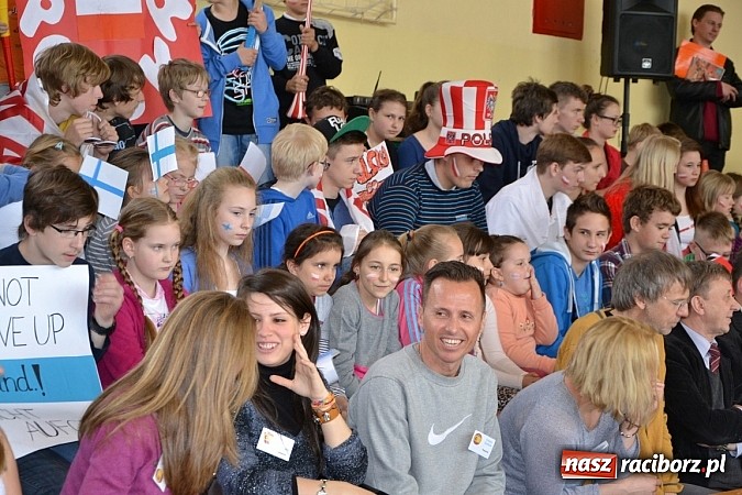 Zdjęcie w galerii na portalu naszraciborz.pl: Turniej unihokeja zwieńczył w Tworkowie spotkanie w ramach Comeniusa wiadomości z regionu