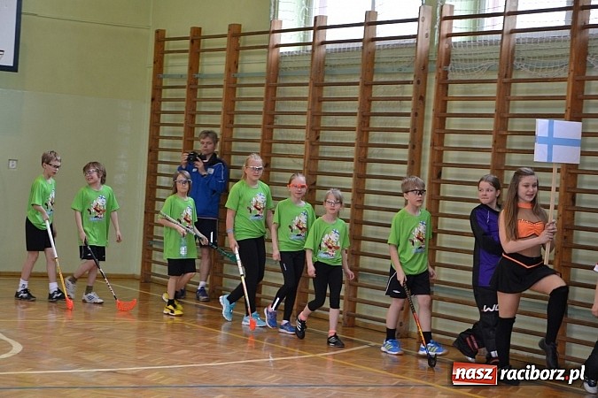 Zdjęcie w galerii na portalu naszraciborz.pl: Turniej unihokeja zwieńczył w Tworkowie spotkanie w ramach Comeniusa wiadomości z regionu
