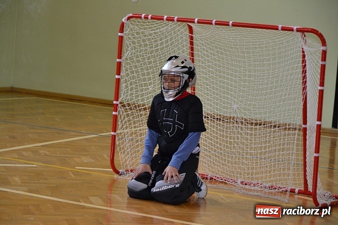 Zdjęcie w galerii na portalu naszraciborz.pl: Turniej unihokeja zwieńczył w Tworkowie spotkanie w ramach Comeniusa wiadomości z regionu