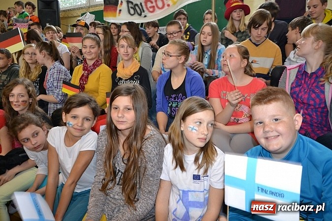 Zdjęcie w galerii na portalu naszraciborz.pl: Turniej unihokeja zwieńczył w Tworkowie spotkanie w ramach Comeniusa wiadomości z regionu