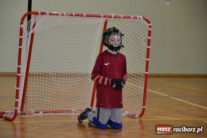 Zdjęcie w galerii na portalu naszraciborz.pl: Turniej unihokeja zwieńczył w Tworkowie spotkanie w ramach Comeniusa wiadomości z regionu