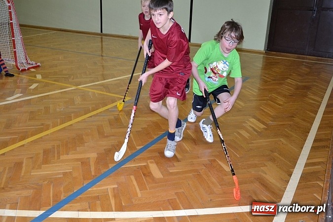 Zdjęcie w galerii na portalu naszraciborz.pl: Turniej unihokeja zwieńczył w Tworkowie spotkanie w ramach Comeniusa wiadomości z regionu