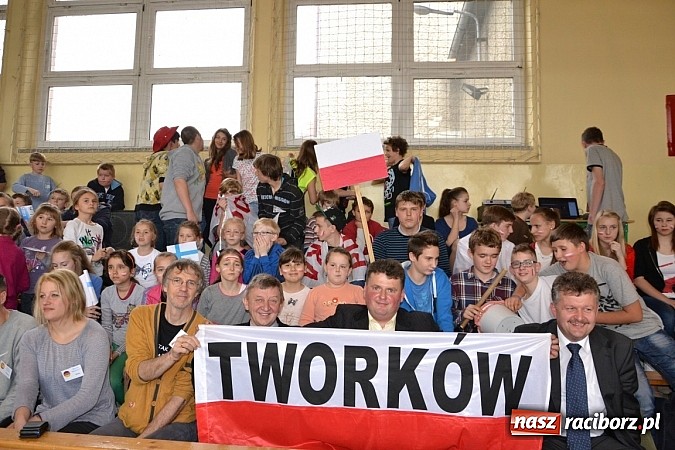 Zdjęcie w galerii na portalu naszraciborz.pl: Turniej unihokeja zwieńczył w Tworkowie spotkanie w ramach Comeniusa wiadomości z regionu