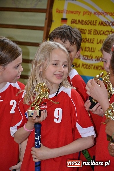 Zdjęcie w galerii na portalu naszraciborz.pl: Turniej unihokeja zwieńczył w Tworkowie spotkanie w ramach Comeniusa wiadomości z regionu