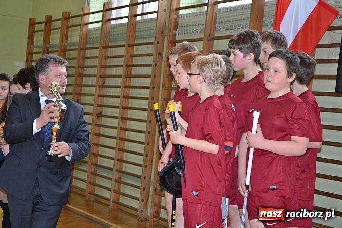 Zdjęcie w galerii na portalu naszraciborz.pl: Turniej unihokeja zwieńczył w Tworkowie spotkanie w ramach Comeniusa wiadomości z regionu