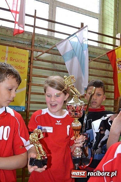 Zdjęcie w galerii na portalu naszraciborz.pl: Turniej unihokeja zwieńczył w Tworkowie spotkanie w ramach Comeniusa wiadomości z regionu