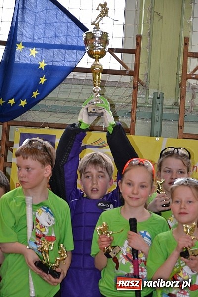 Zdjęcie w galerii na portalu naszraciborz.pl: Turniej unihokeja zwieńczył w Tworkowie spotkanie w ramach Comeniusa wiadomości z regionu