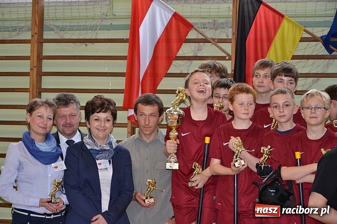 Zdjęcie w galerii na portalu naszraciborz.pl: Turniej unihokeja zwieńczył w Tworkowie spotkanie w ramach Comeniusa wiadomości z regionu