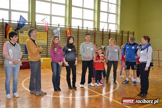 Zdjęcie w galerii na portalu naszraciborz.pl: Turniej unihokeja zwieńczył w Tworkowie spotkanie w ramach Comeniusa wiadomości z regionu