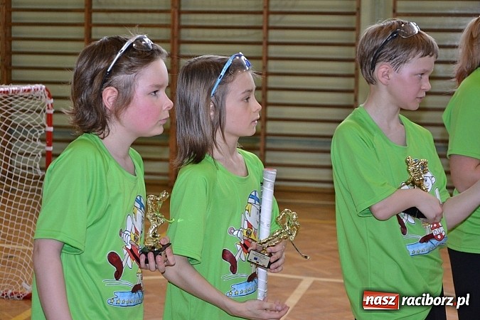 Zdjęcie w galerii na portalu naszraciborz.pl: Turniej unihokeja zwieńczył w Tworkowie spotkanie w ramach Comeniusa wiadomości z regionu