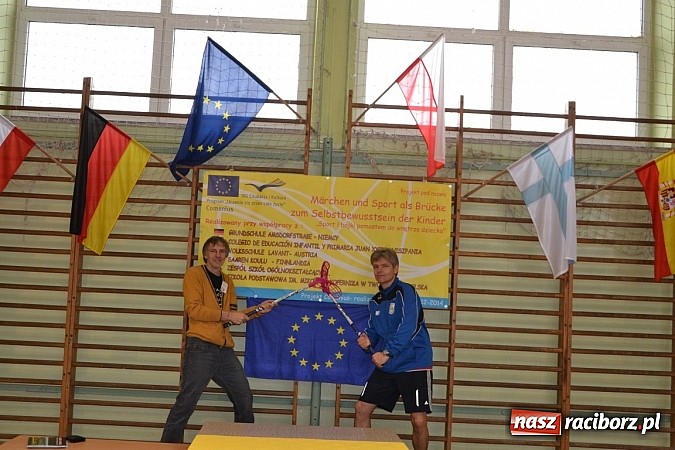Zdjęcie w galerii na portalu naszraciborz.pl: Turniej unihokeja zwieńczył w Tworkowie spotkanie w ramach Comeniusa wiadomości z regionu
